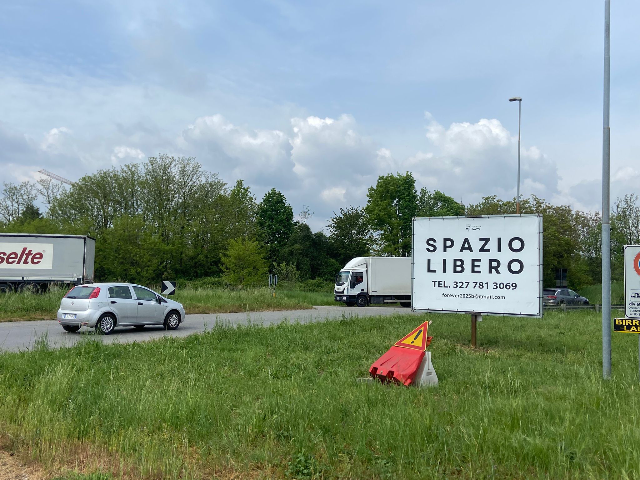Foto del cartello 4 x 3 Bifacciale - Via Alcide de Gasperi, Pessano Con Bornago MI